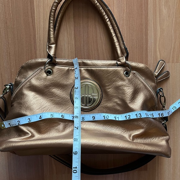 Bueno Bronze Metallic Handbag – Excellent Condition - Picture 15 of 16